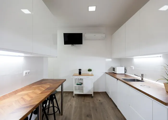 Flh Alameda بيت ضيافة *