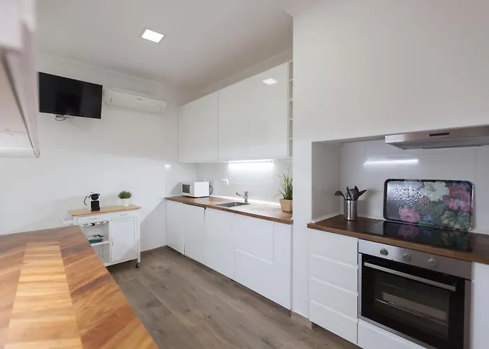 Flh Alameda بيت ضيافة *