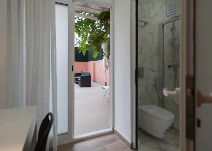 Flh Alameda بيت ضيافة *